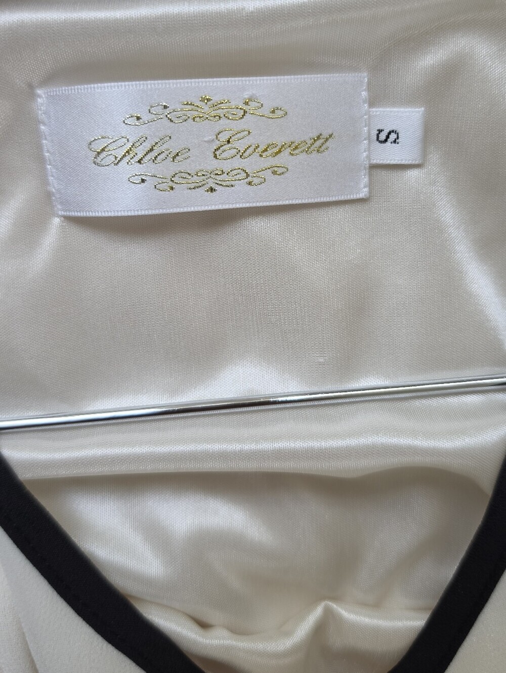Chloe Everett Cream Tiered Mini Dress with Black Piping - Picture 7 of 8